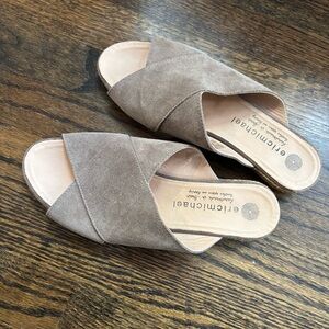 Eric Michael suede sandals small wedge heel size 39